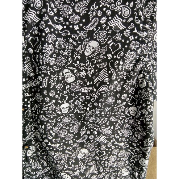 2 Rugby University Men's Shirt's Button Size S/M Santa Dogs/Skull Flag Prints. - Picture 3 of 15